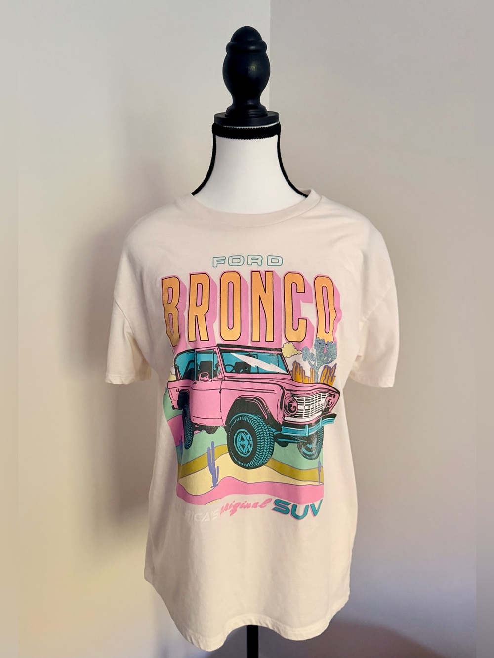 Ford Bronco Graphic T-Shirt Women’s Large Retro Pink SUV Desert Tee